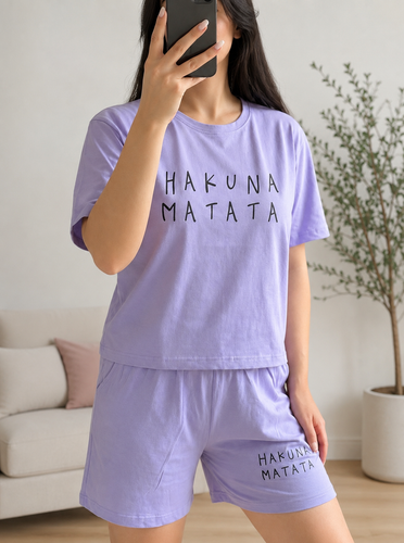 ست کراپ و شورتک زنانه قواره دار Hakuna Matata